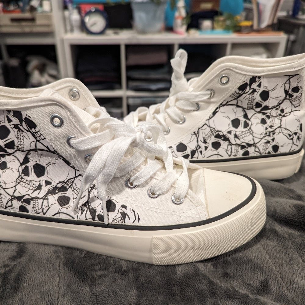 Adult/Big Kid High Top Skull shoes